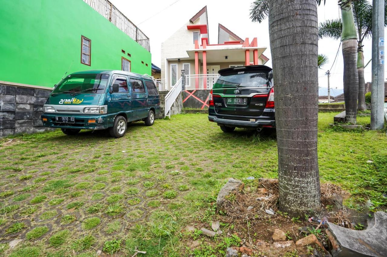 Super Oyo 90642 Lancar Homestay Syariah Tlekung ภายนอก รูปภาพ
