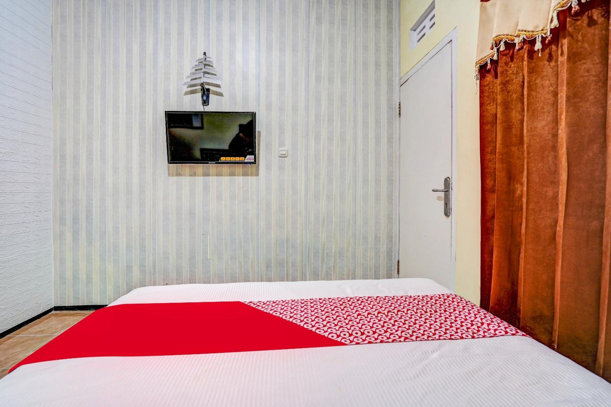 Super Oyo 90642 Lancar Homestay Syariah Tlekung ภายนอก รูปภาพ