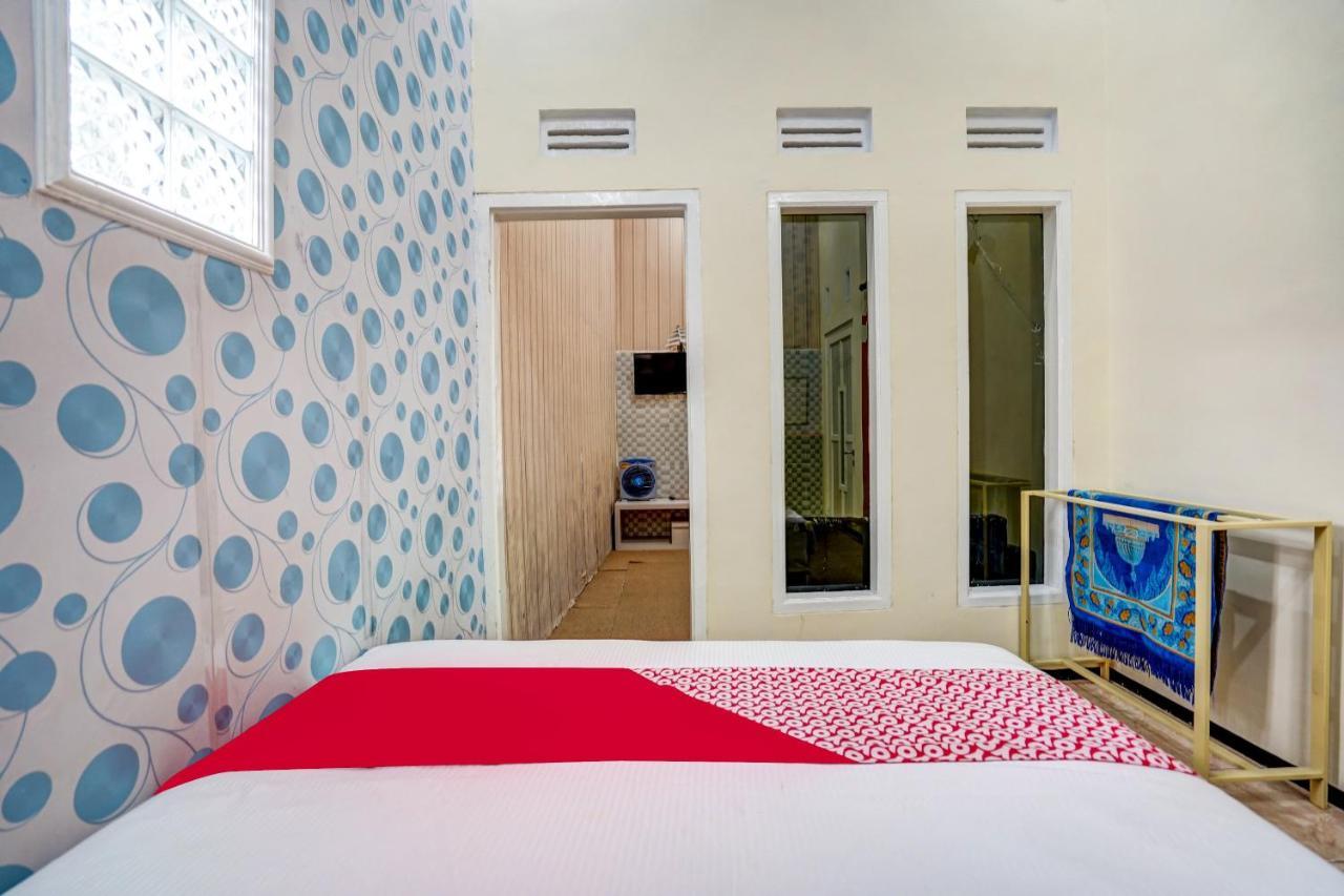 Super Oyo 90642 Lancar Homestay Syariah Tlekung ภายนอก รูปภาพ